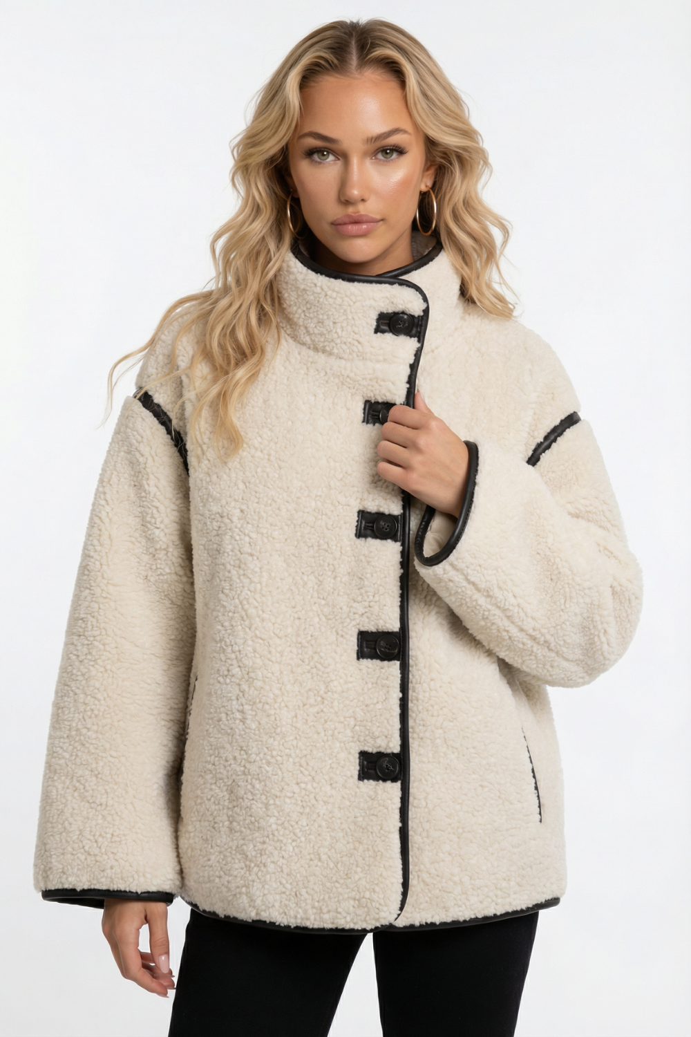 Chaqueta de lana con detalles negros