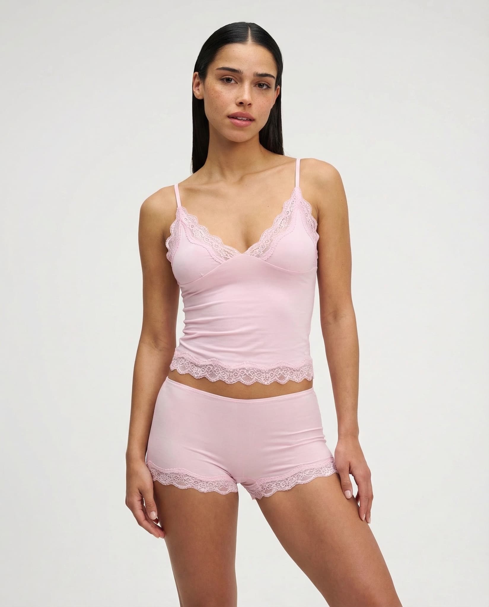 Conjunto lencero suave con encaje