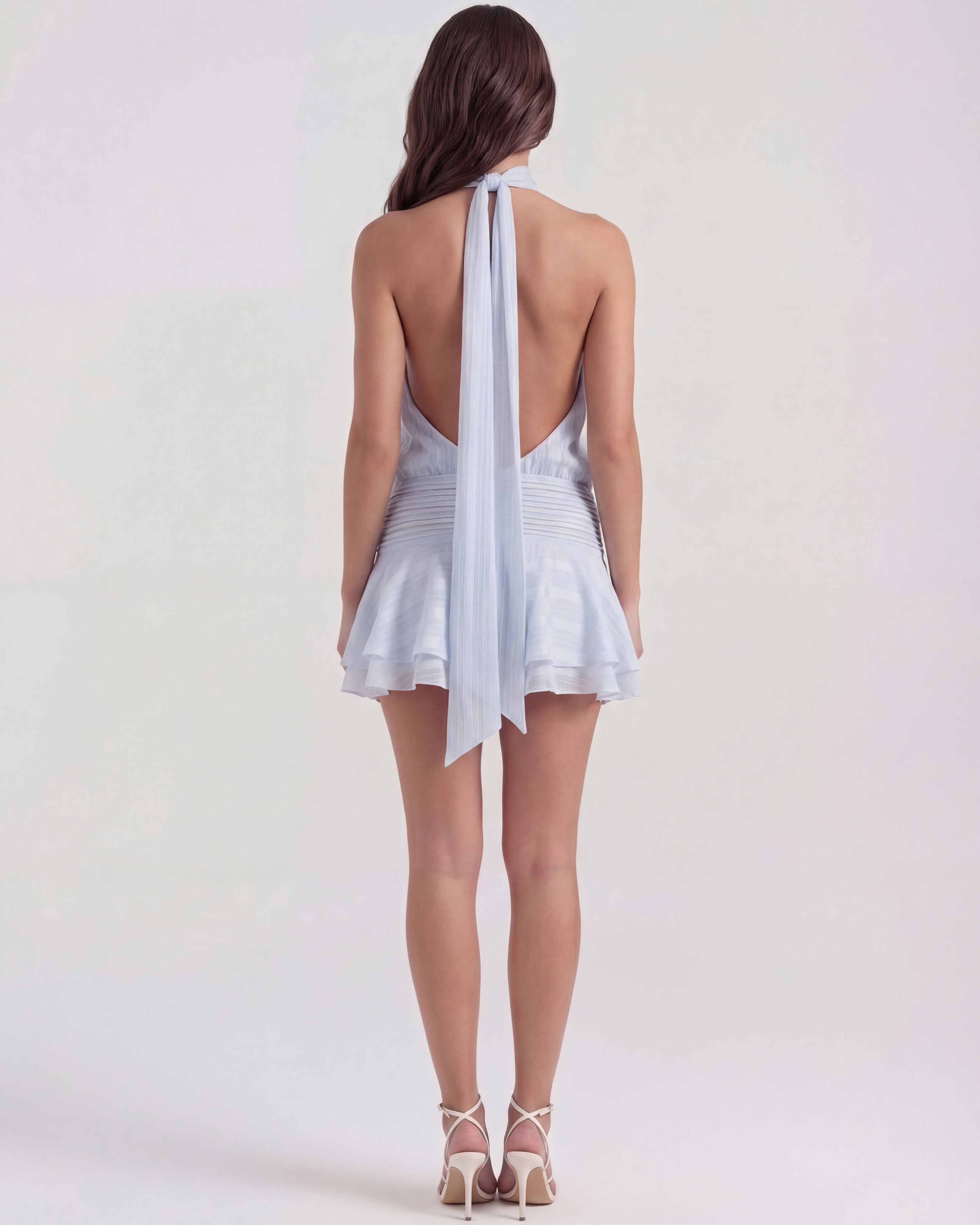 Vestido corto halter con falda de volante