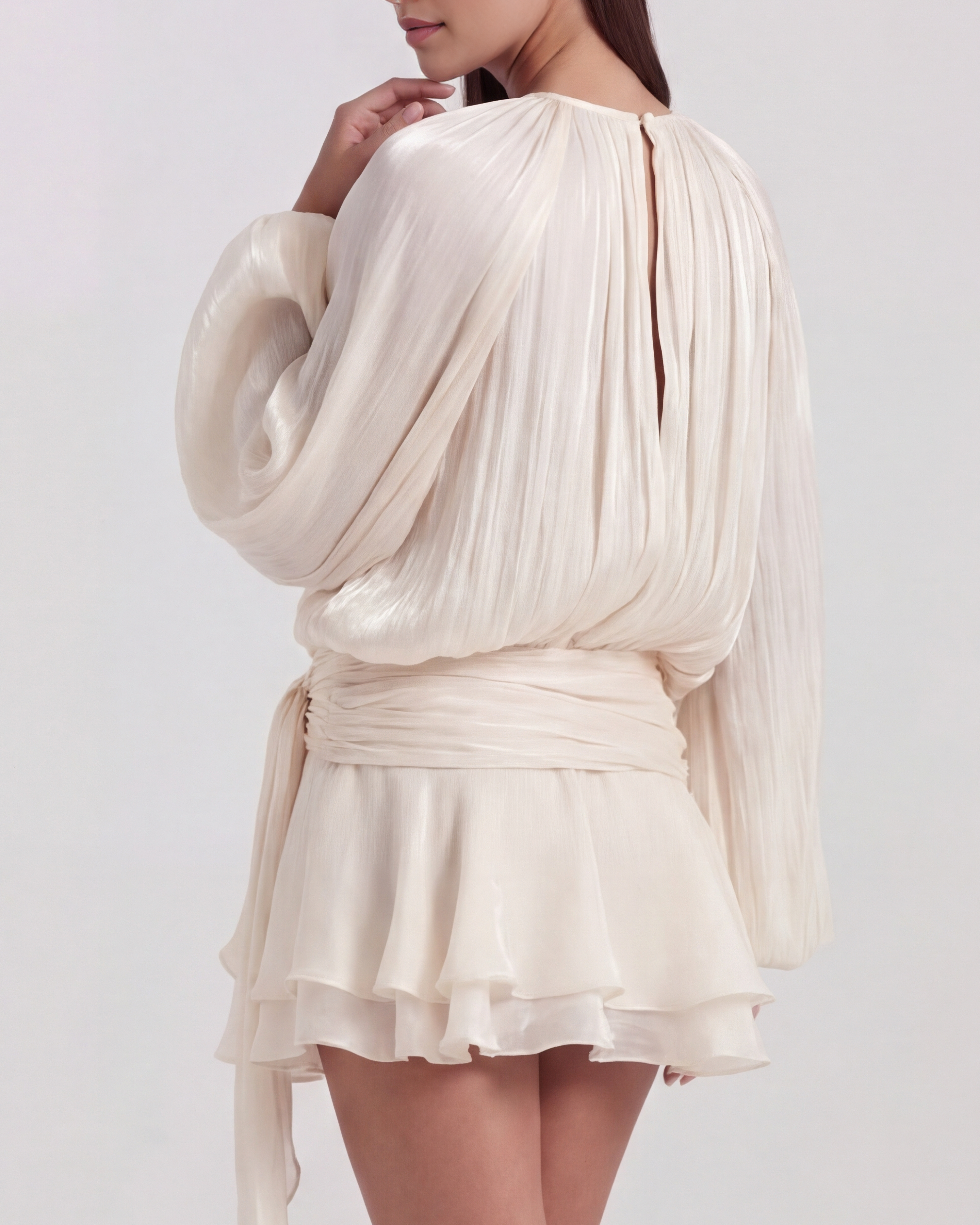Vestido corto fluido con manga abullonada