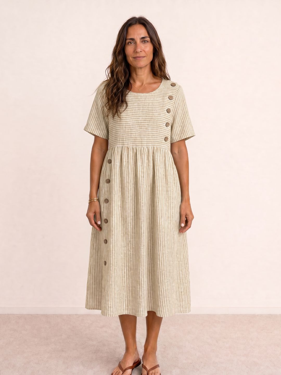 Vestido midi fluido con botones