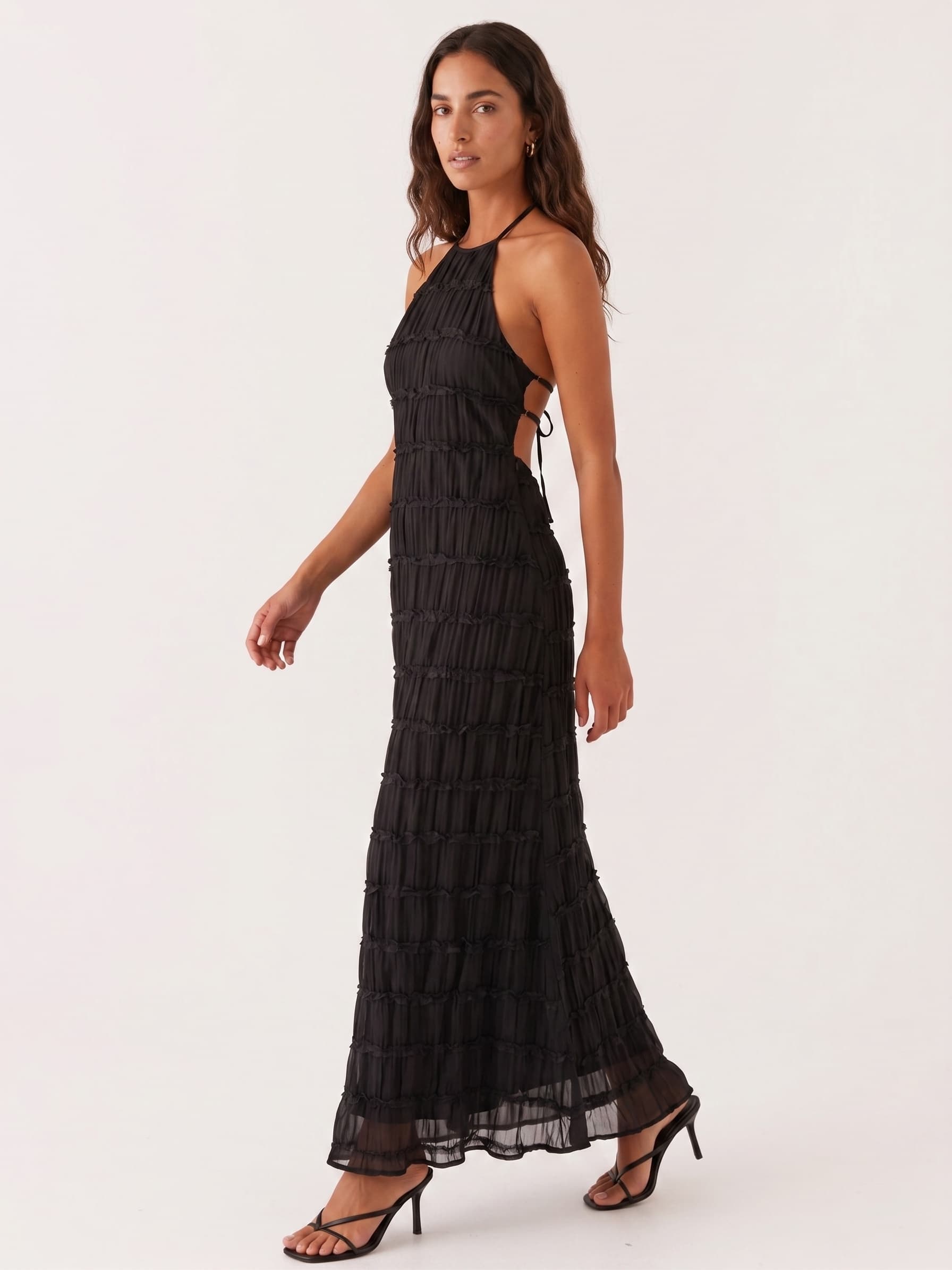 Vestido largo halter con textura plisada