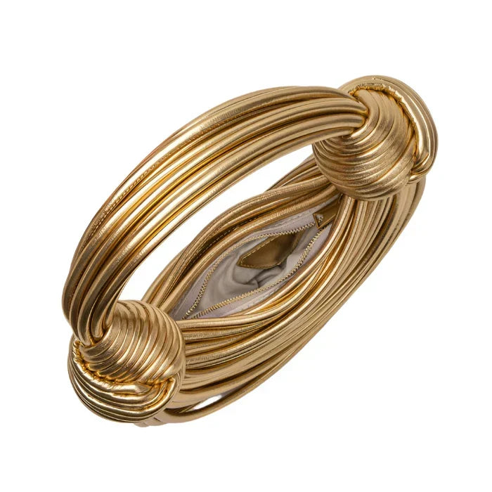 Bolso rígido dorado de diseño escultural