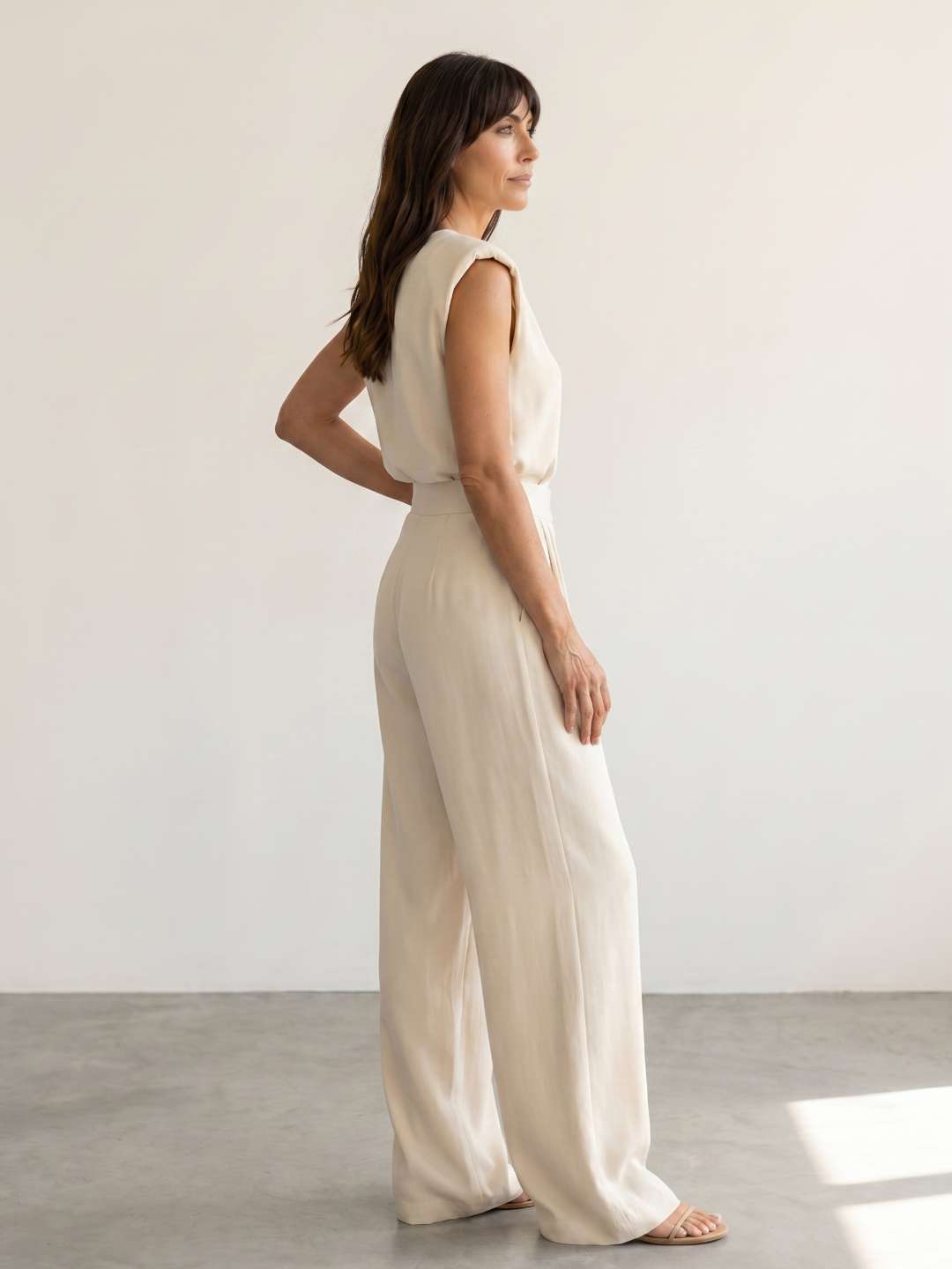 Conjunto fluido de top estructurado y pantalón ancho