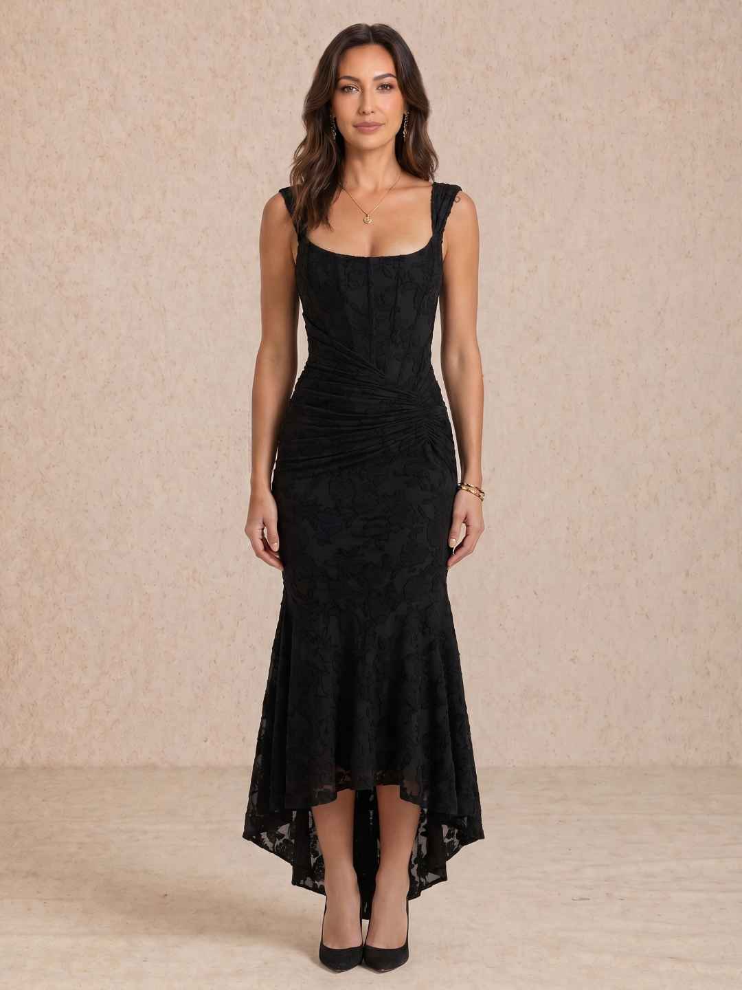 Vestido midi con drapeado y escote cuadrado