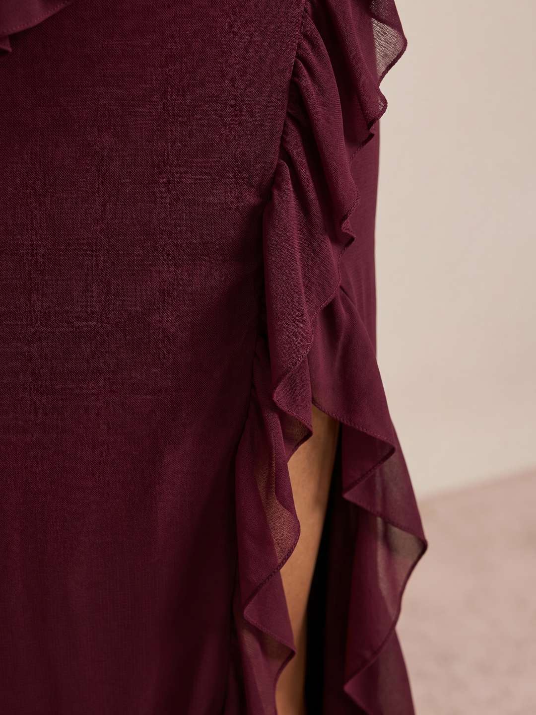 Vestido asimétrico con volantes