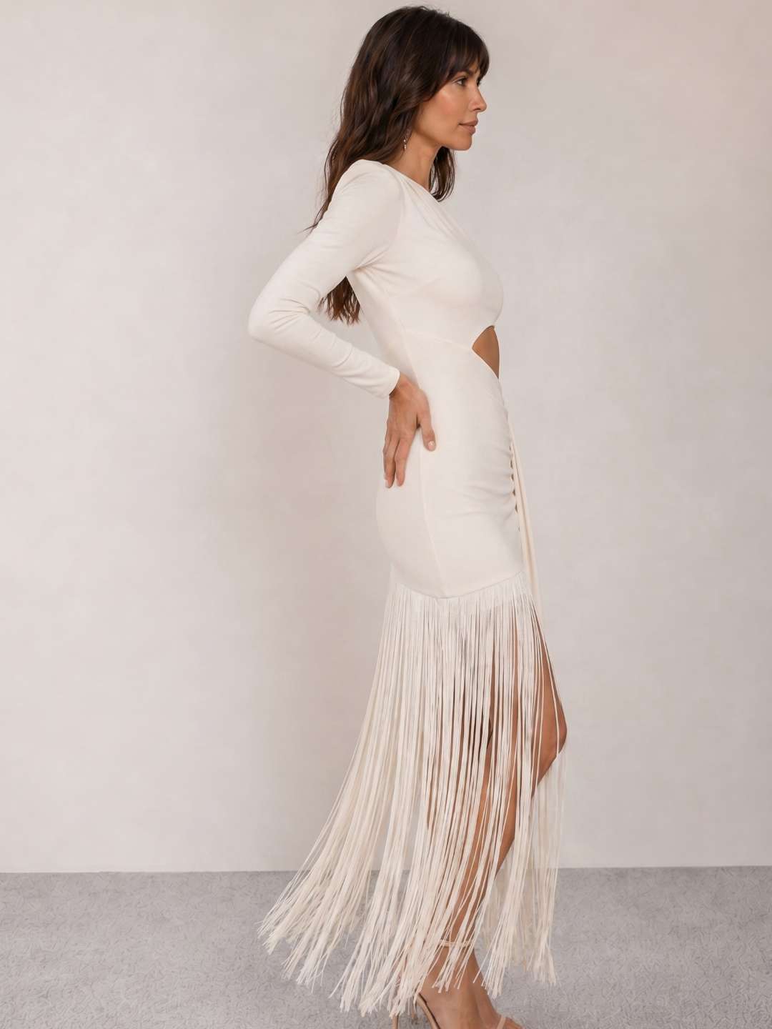 Vestido midi asimétrico con flecos