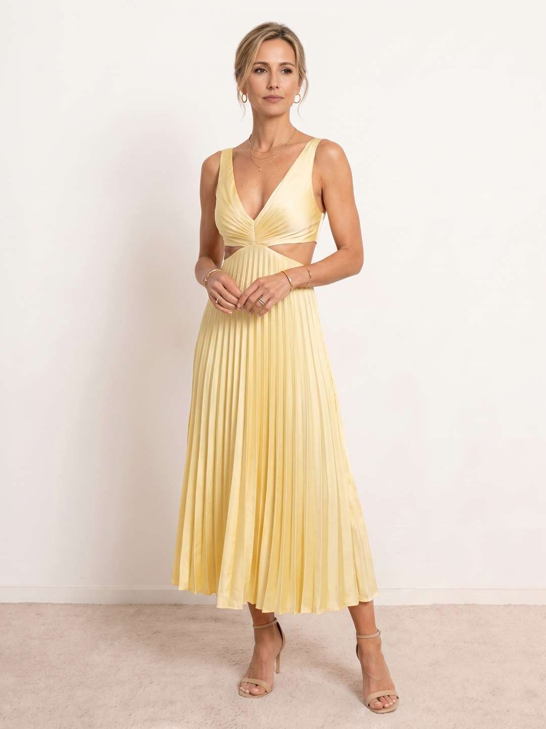 Vestido midi plisado con escote en V