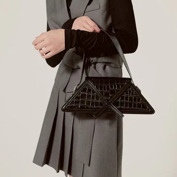 Bolso geométrico de diseño estructurado