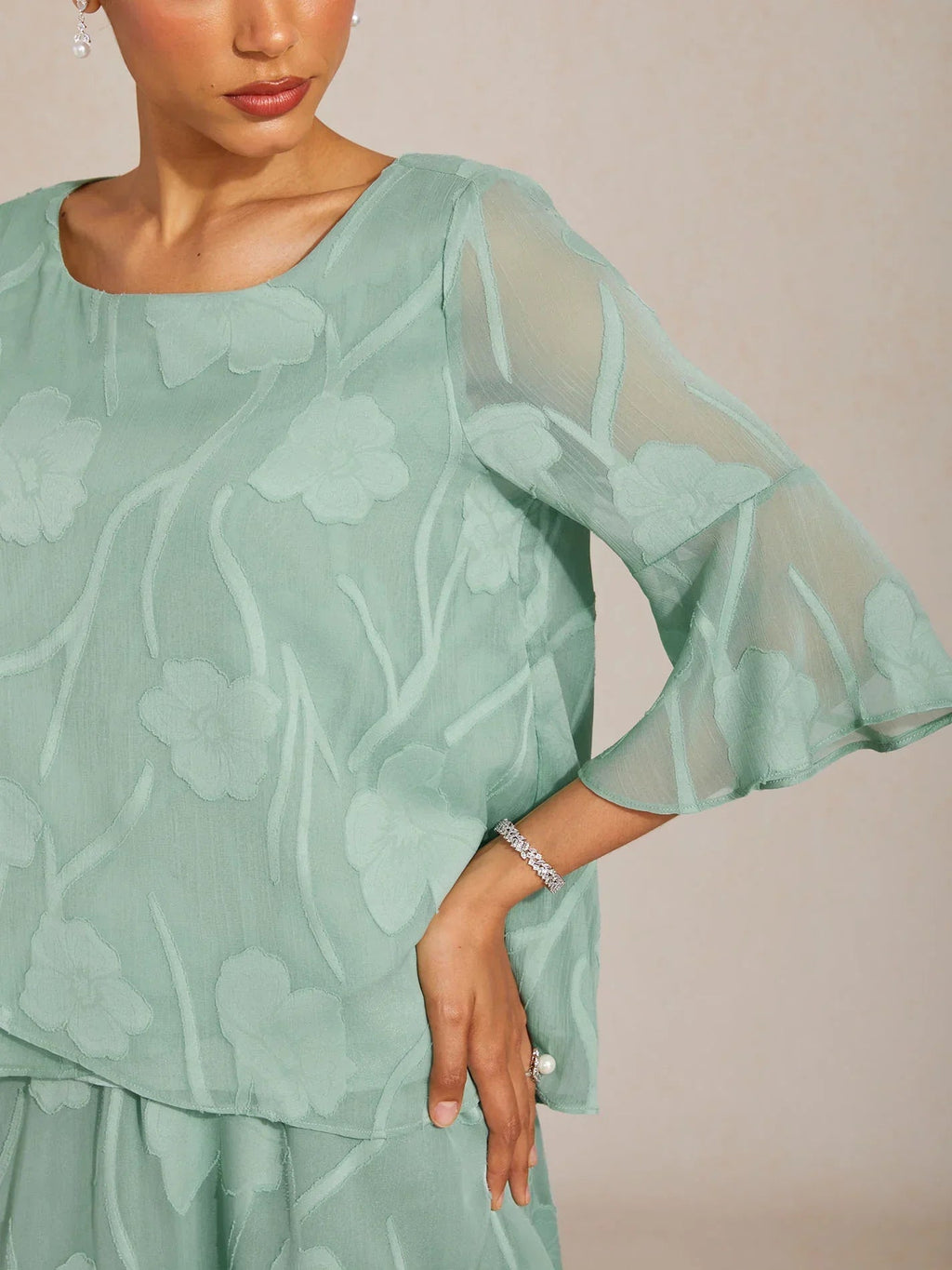 Blusa elegante de gasa con bajo asimétrico - Nhaura
