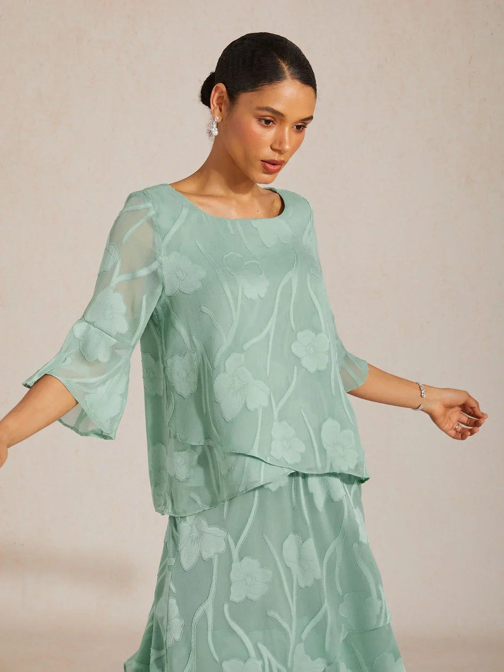 Blusa elegante de gasa con bajo asimétrico - Nhaura