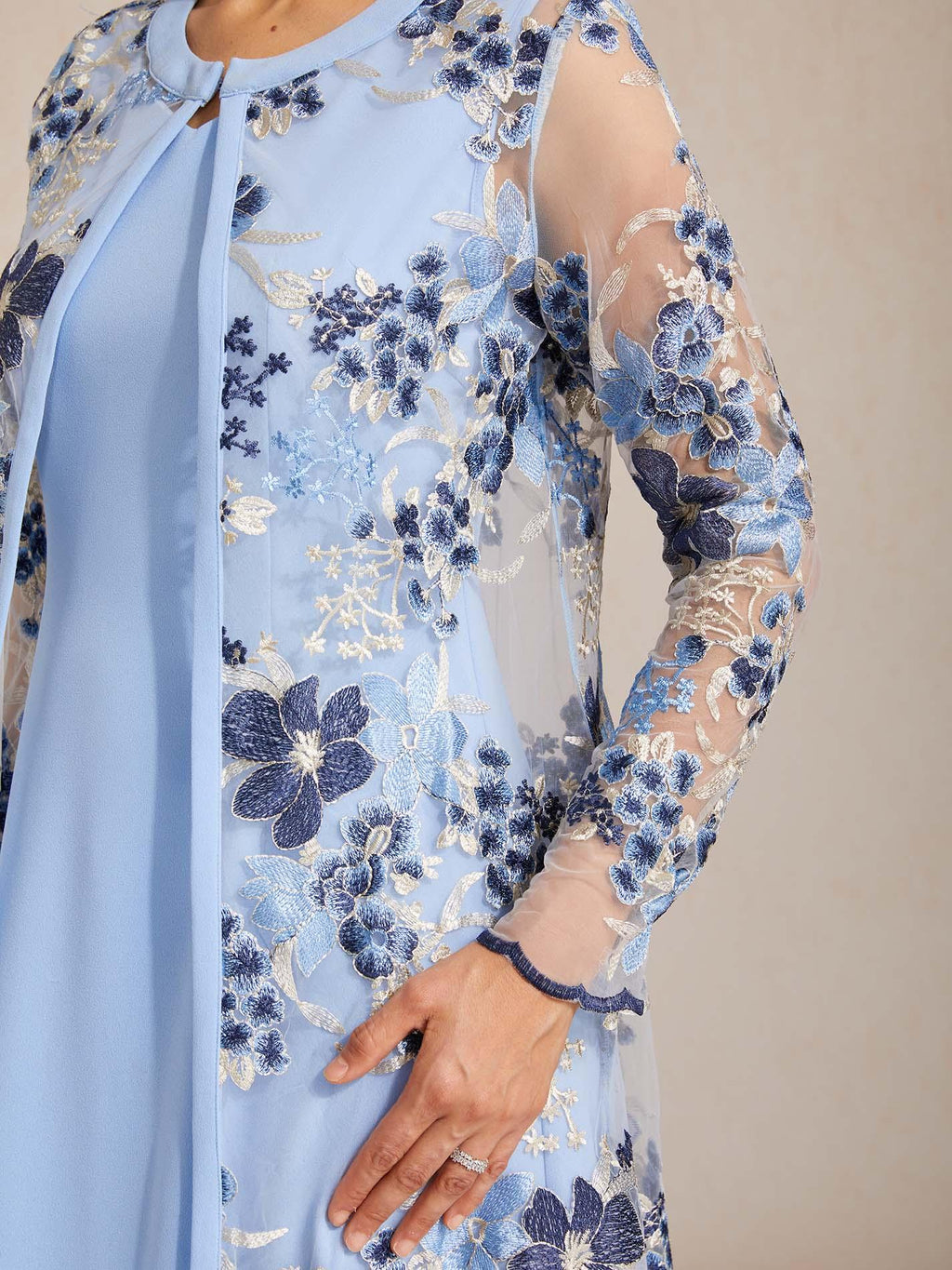 Conjunto de vestido floral bordado en encaje y tul - Nhaura