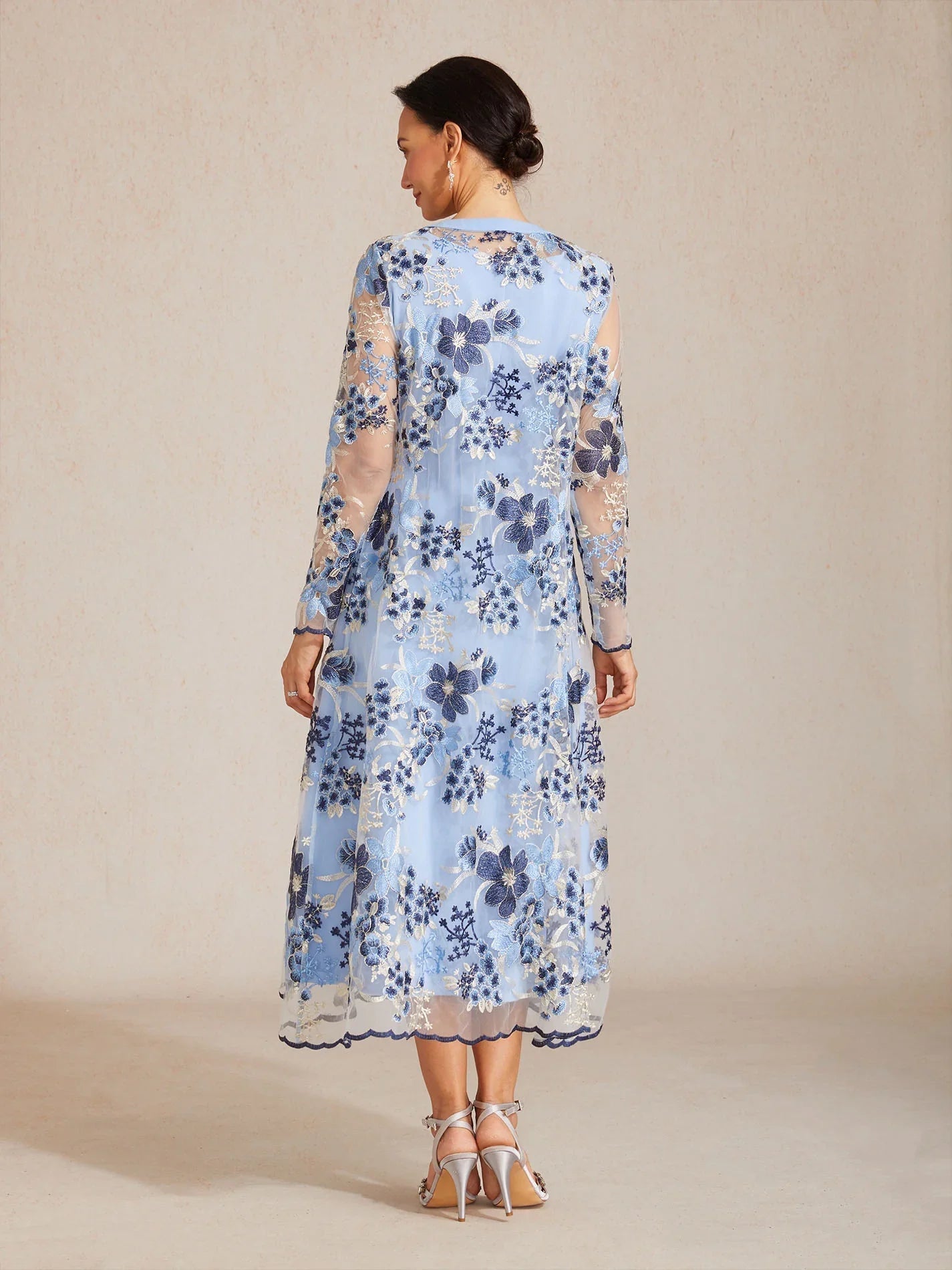 Conjunto de vestido floral bordado en encaje y tul - Nhaura