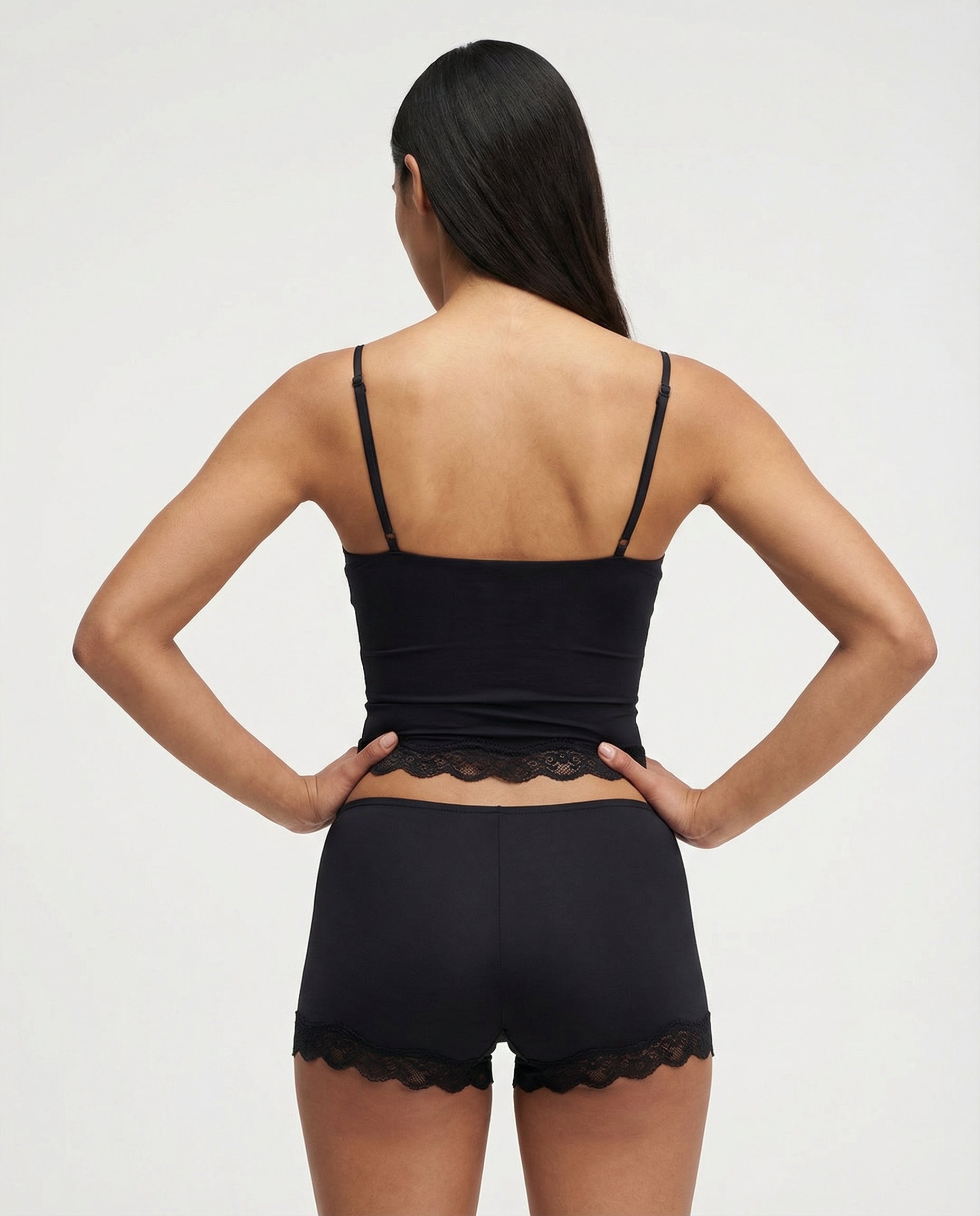 Conjunto lencero suave con encaje