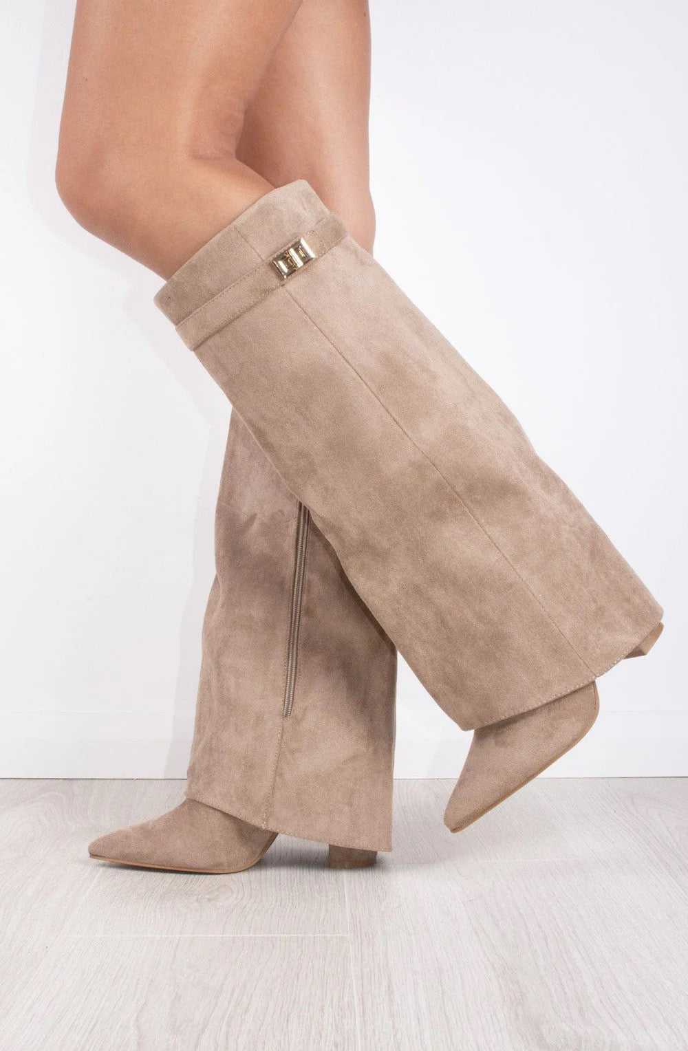 Botas altas efecto ante elegantes