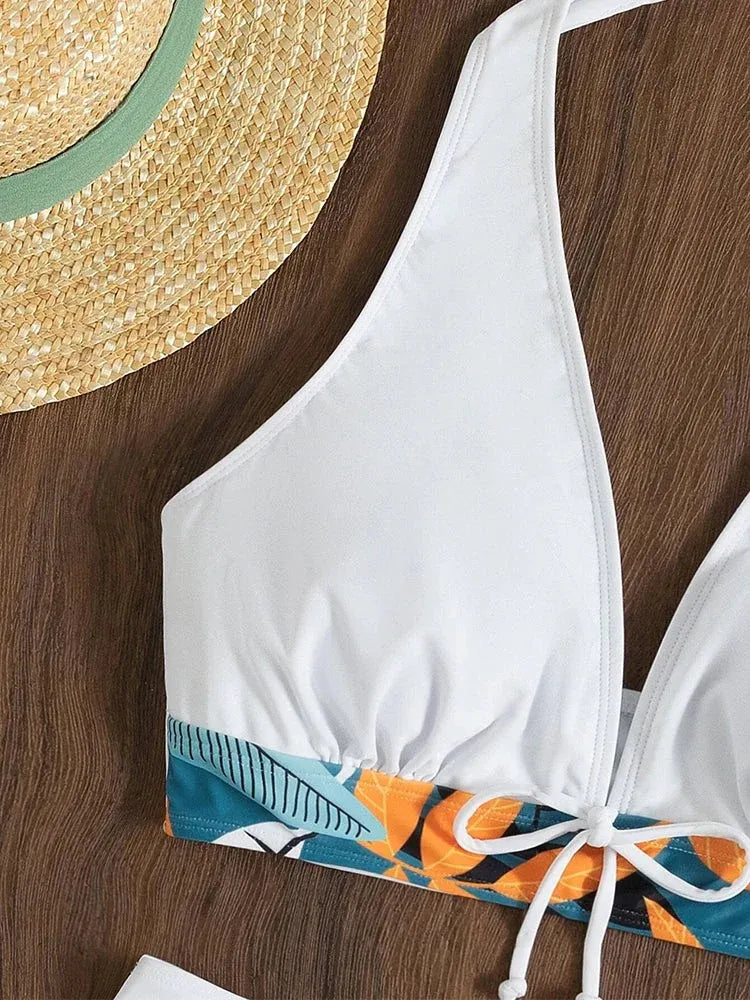 Bikini con short de tiro medio y top halter