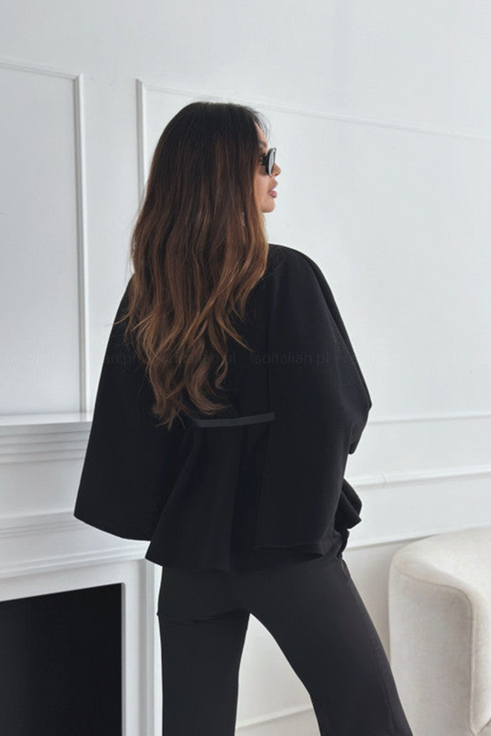 Capa elegante con cinturón