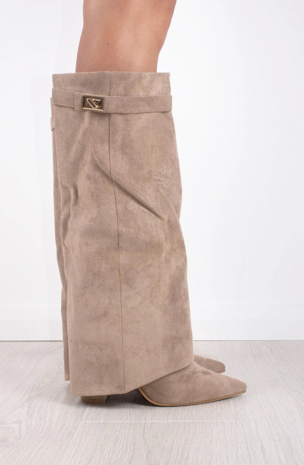 Botas altas efecto ante elegantes
