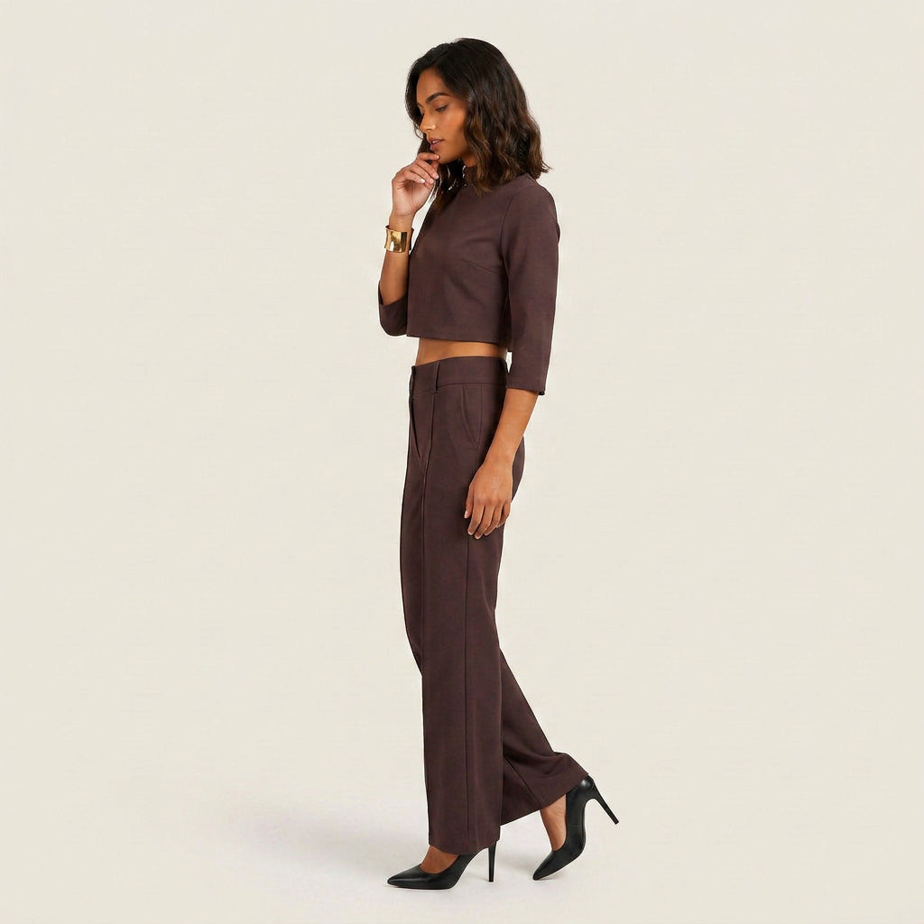 Conjunto Top Crop Cuello Alto Pantalón Recto para Mujer