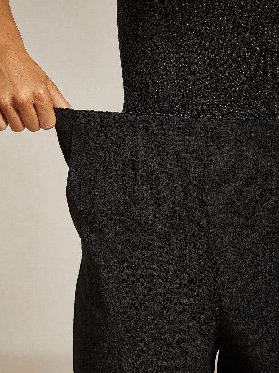 Pantalón negro de pierna estrecha con cintura elástica y bolsillos laterales - Nhaura