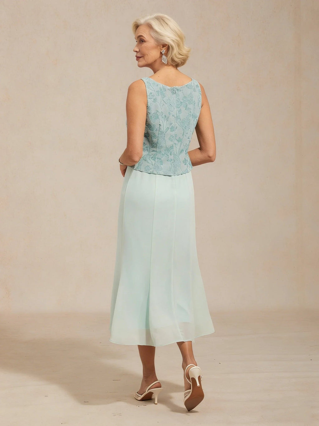 Vestido con chaqueta de punto floral adornado - Nhaura