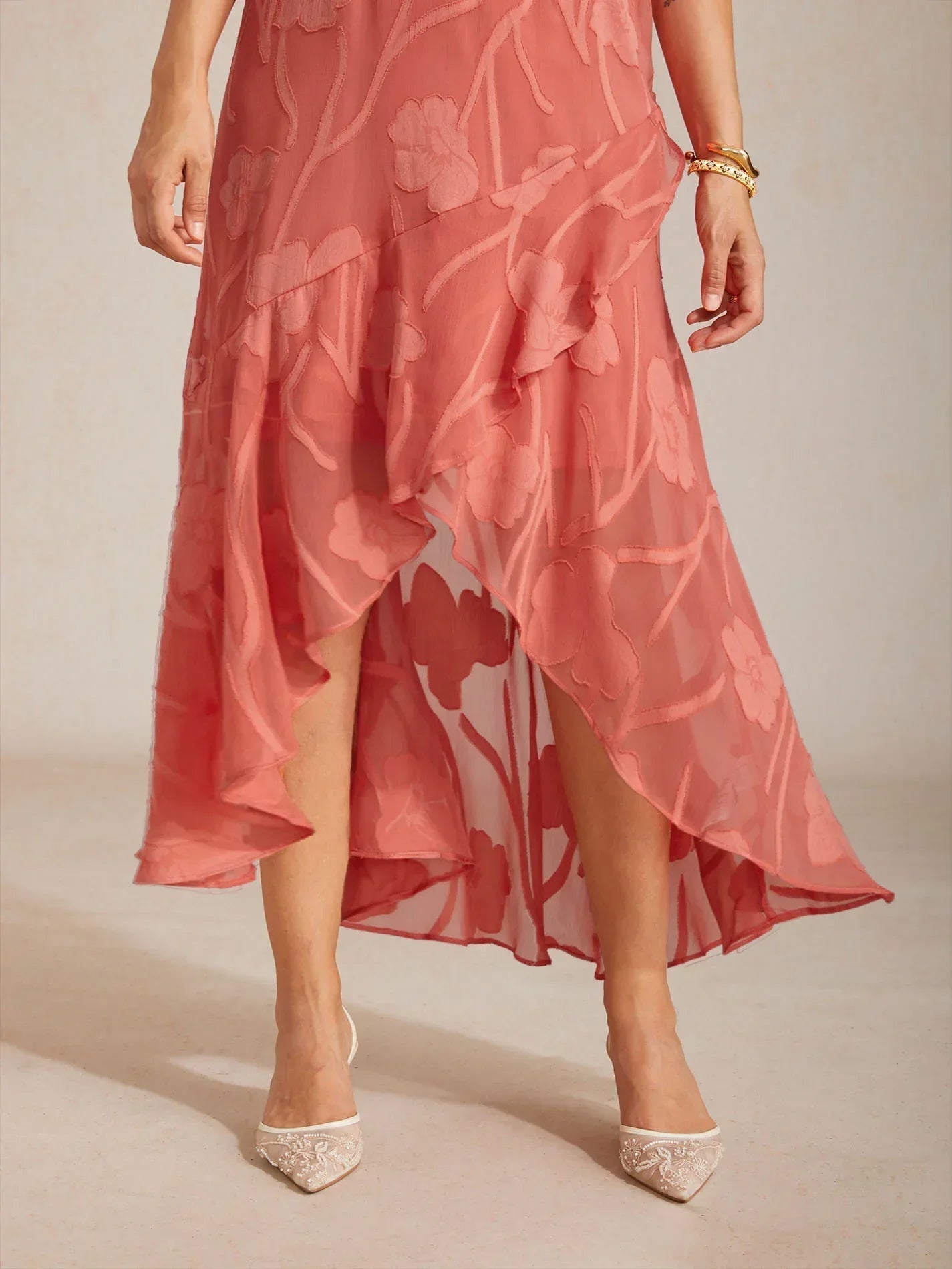 Vestido de noche sin mangas de gasa floral con bajo asimétrico - Nhaura