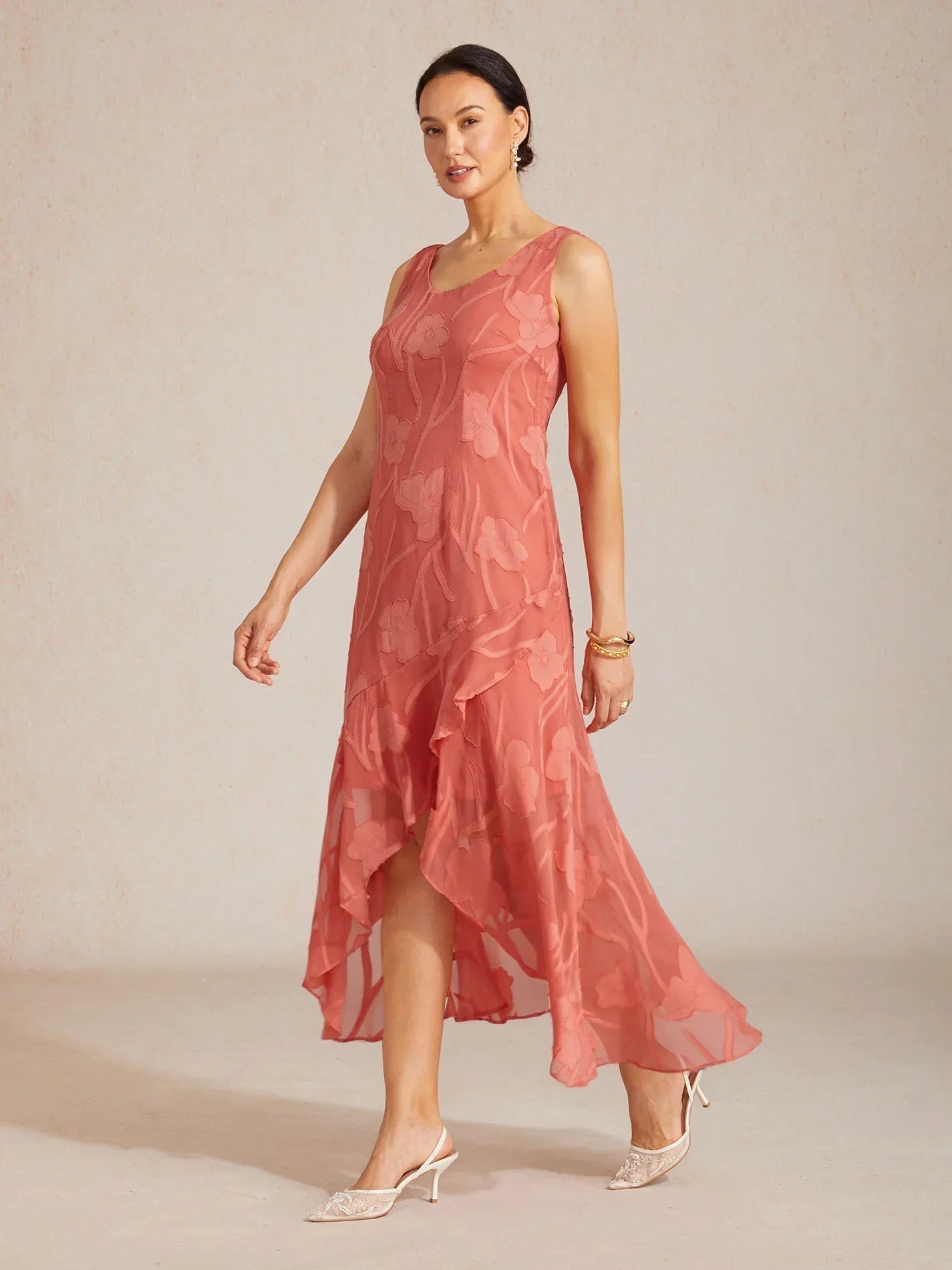 Vestido de noche sin mangas de gasa floral con bajo asimétrico - Nhaura