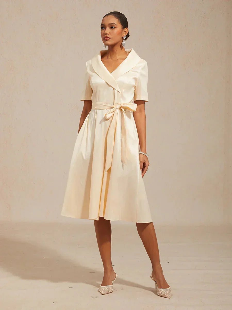 Vestido de tafetán elástico con cuello y cinturón para anudar - Nhaura