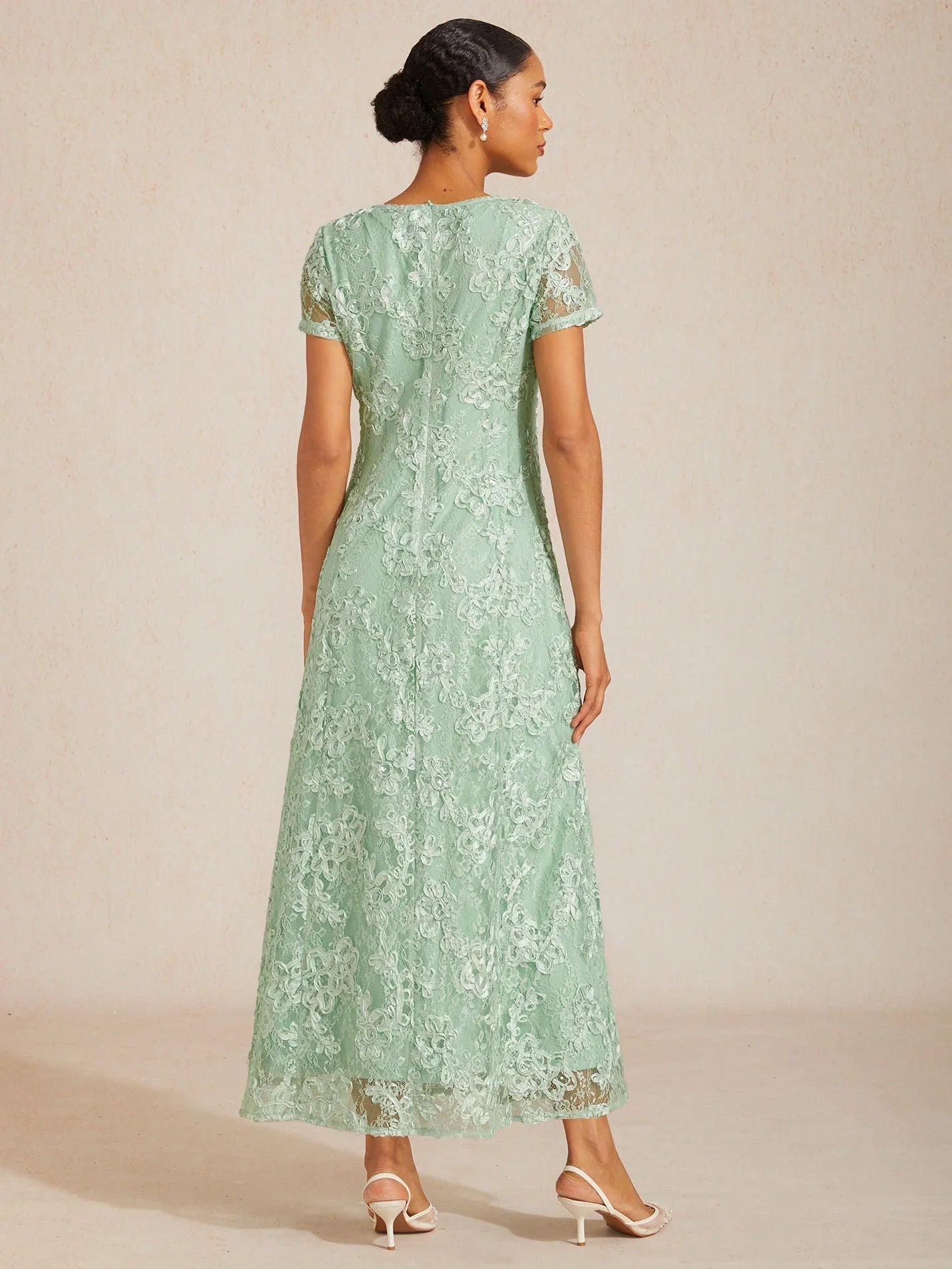 Vestido evasé de encaje rosetón con detalles de lentejuelas - Nhaura