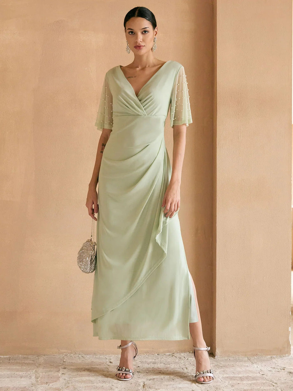 Vestido formal elegante con mangas fluidas adornadas - Nhaura