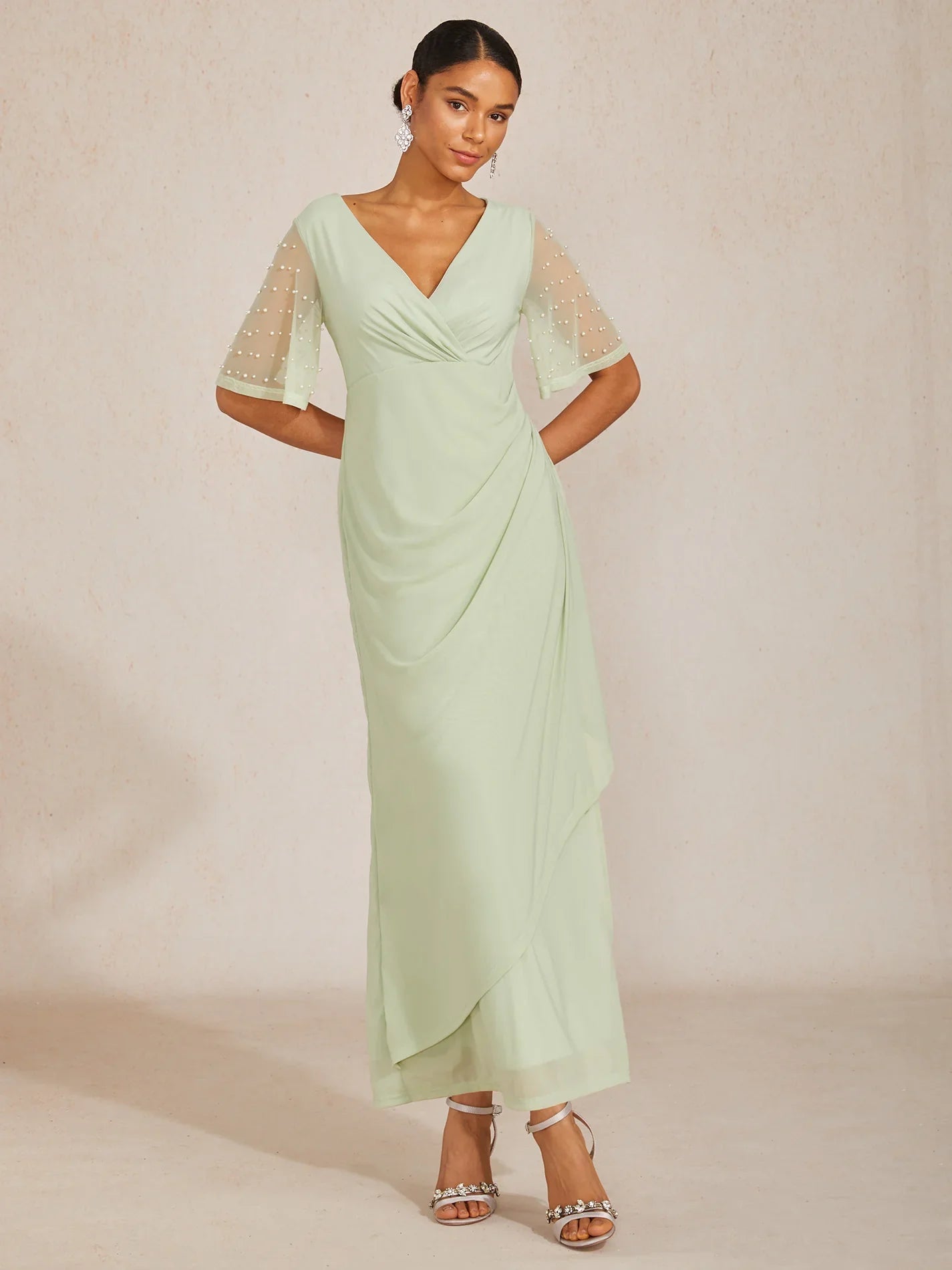 Vestido formal elegante con mangas fluidas adornadas - Nhaura
