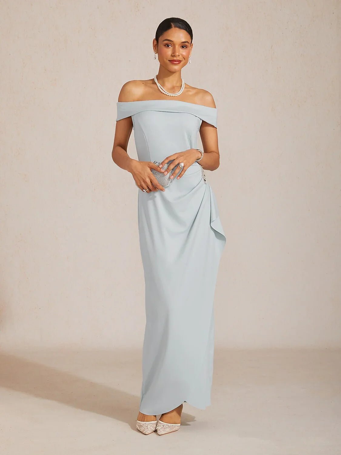 Vestido largo de hombros descubiertos con fruncido y adorno de strass - Nhaura