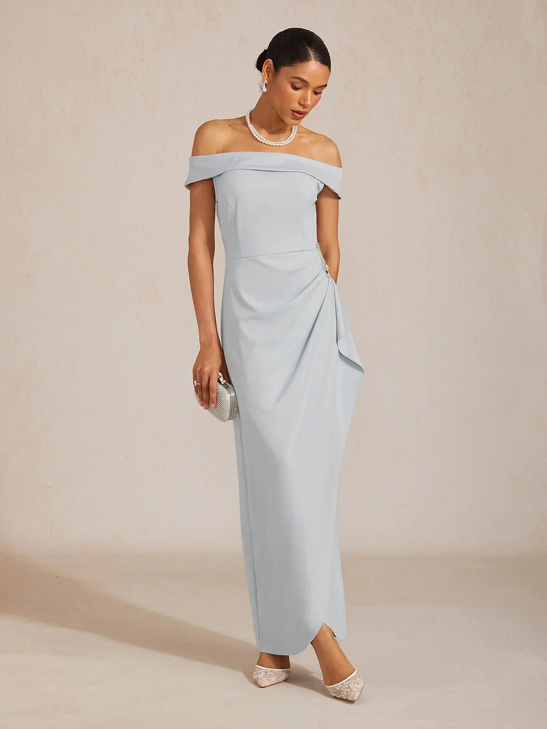 Vestido largo de hombros descubiertos con fruncido y adorno de strass - Nhaura