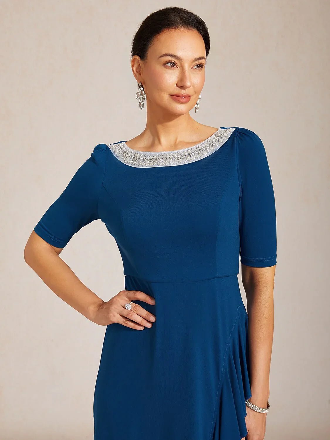 Vestido largo evasé con cuello barco, volantes y detalle de strass en el cuello - Nhaura