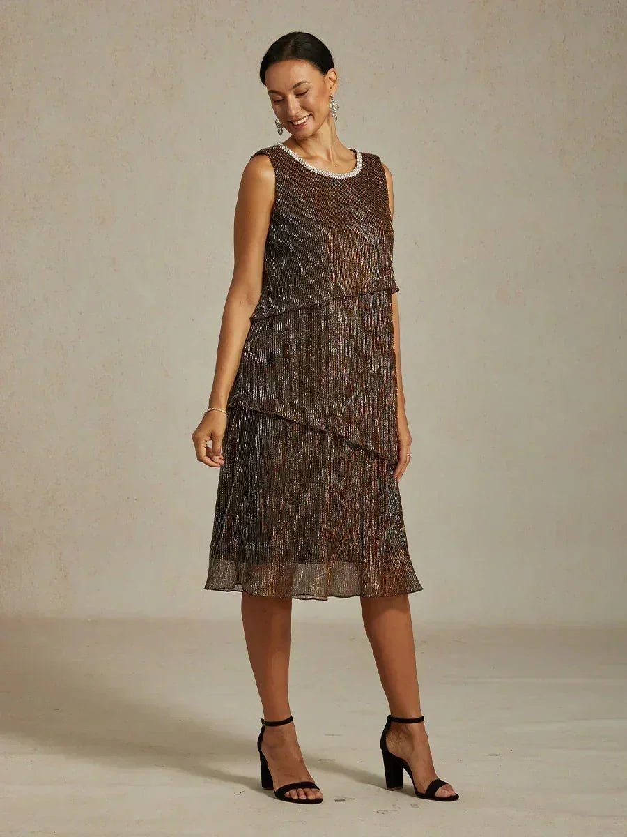 Vestido midi de gasa plisada metalizada con cuello redondo de pedrería - Nhaura