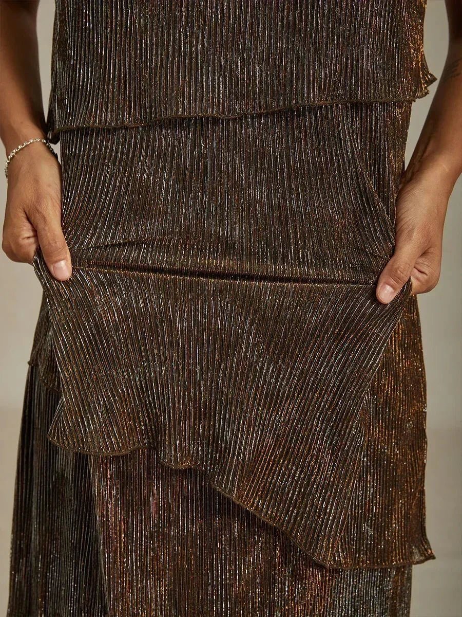 Vestido midi de gasa plisada metalizada con cuello redondo de pedrería - Nhaura