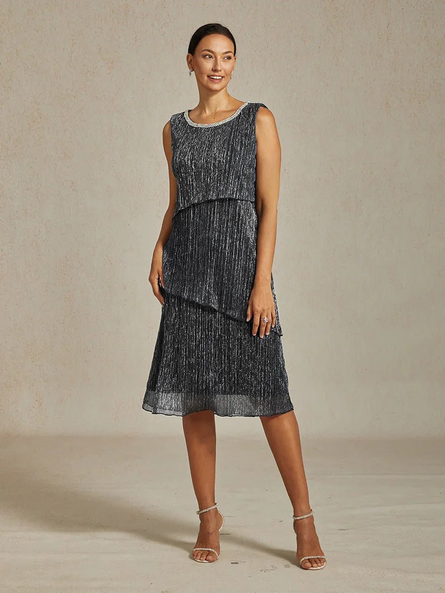 Vestido midi de gasa plisada metalizada con cuello redondo de pedrería - Nhaura