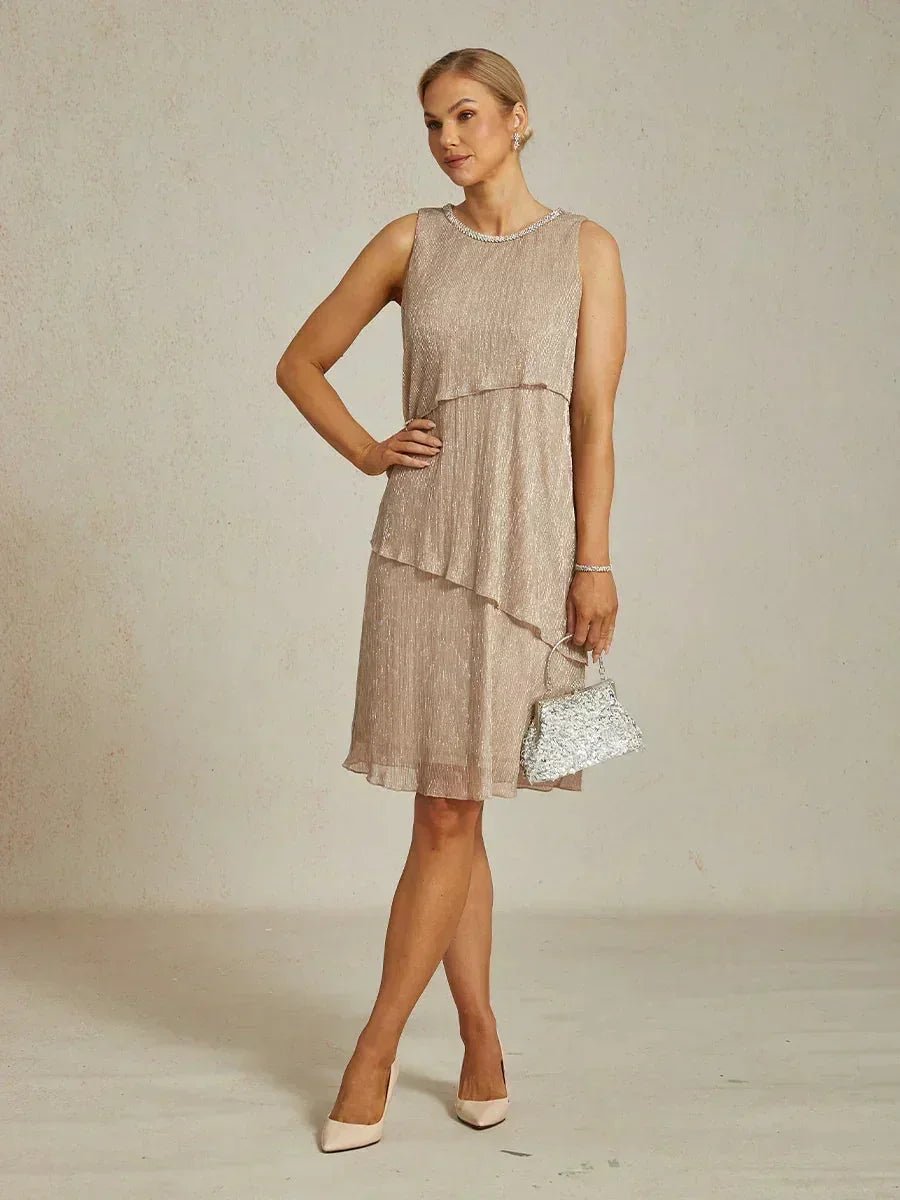 Vestido midi de gasa plisada metalizada con cuello redondo de pedrería - Nhaura