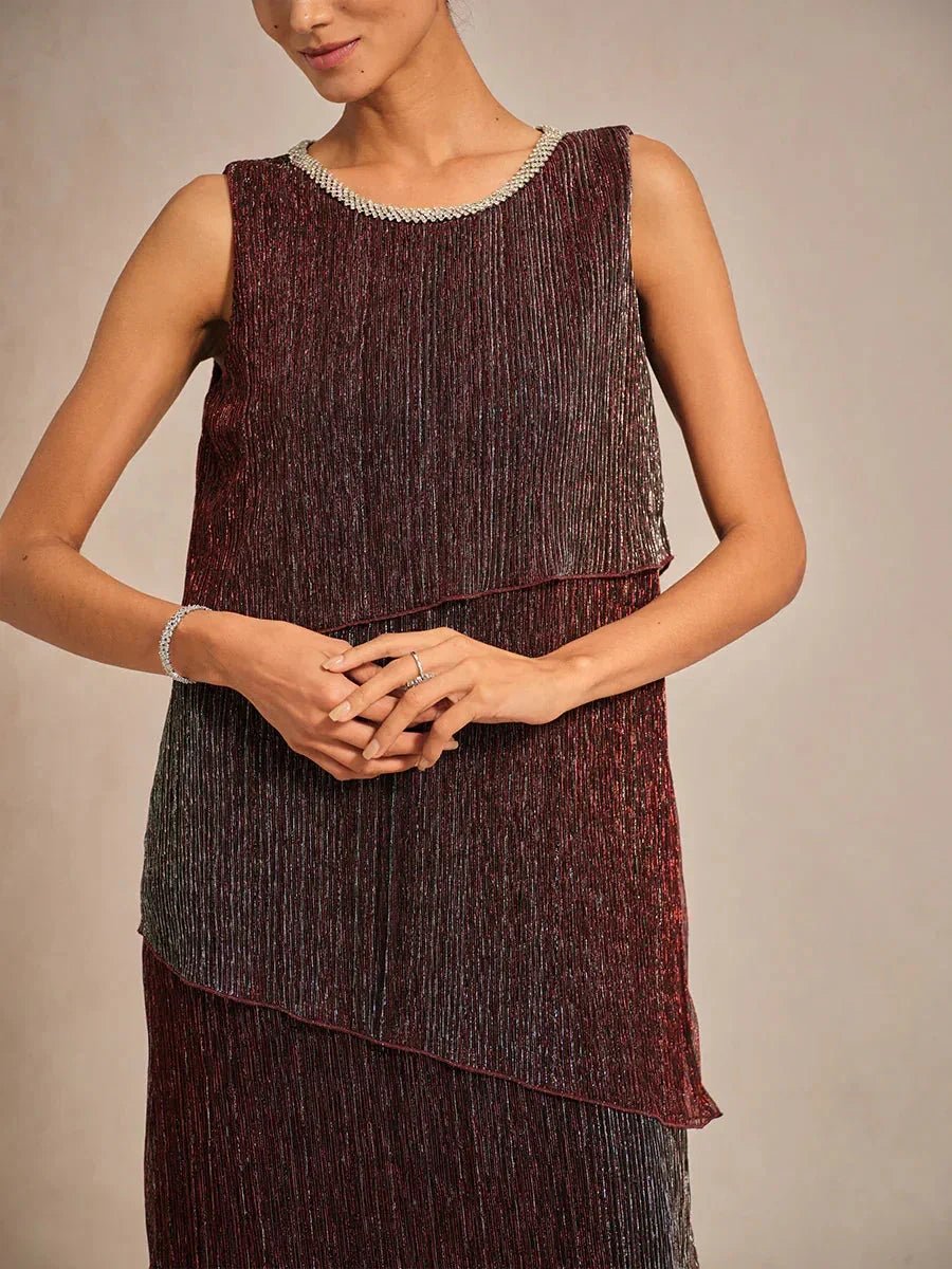 Vestido midi de gasa plisada metalizada con cuello redondo de pedrería - Nhaura