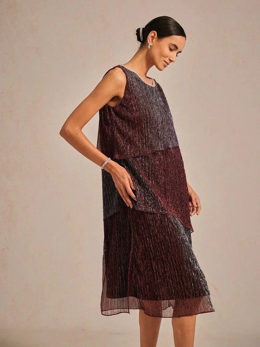 Vestido midi de gasa plisada metalizada con cuello redondo de pedrería - Nhaura