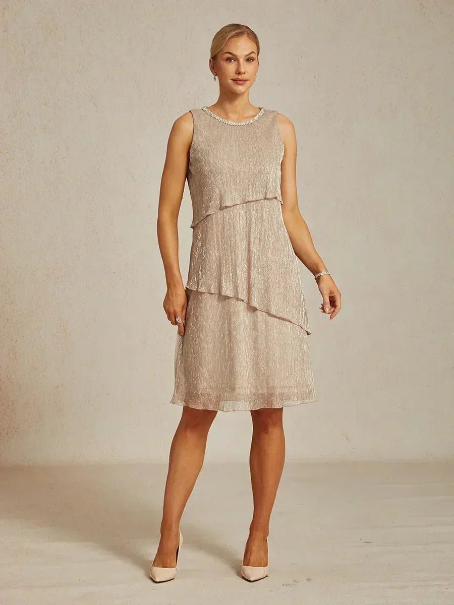 Vestido midi de gasa plisada metalizada con cuello redondo de pedrería - Nhaura